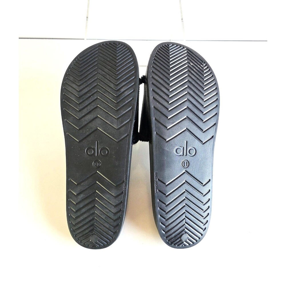 ALO Yoga Black It Slides Recovery Faux Fur Trim Women's Sz 11 Casual Comfort - Picture 8 of 10